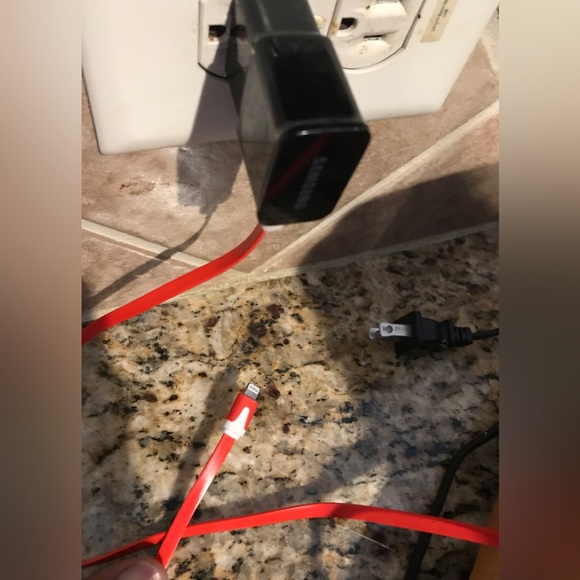 iPhone charger 🧥 - Picture 2 of 3